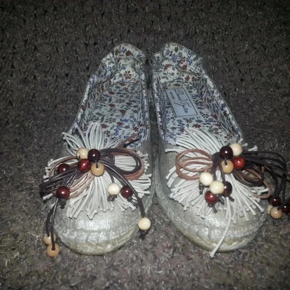 DAVID TYLER-Gold Fabric Espadrilles w/Pom Poms - Picture 3 of 7